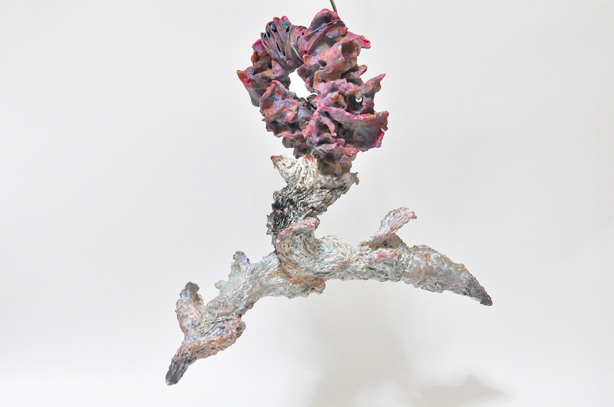 Dancer, 2018, Oil, Glue, and Steel Wire on Stone Powder Clay, 19.3 x 23.6 x 8.6 in. / 49 x 60 x 22 cmcm [#SS18SC001]